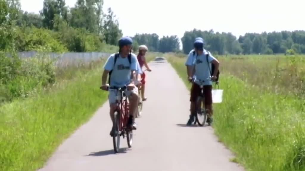 Klik for at se videoen "Tvekamp: Cykelkonkurrence"