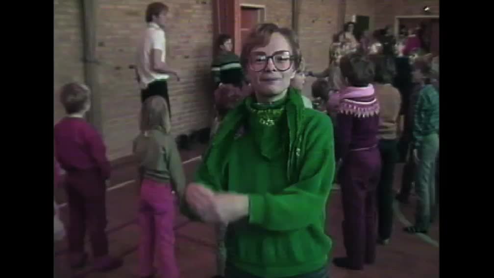 Klik for at se videoen "Reportage fra døveskolerne 1985 "