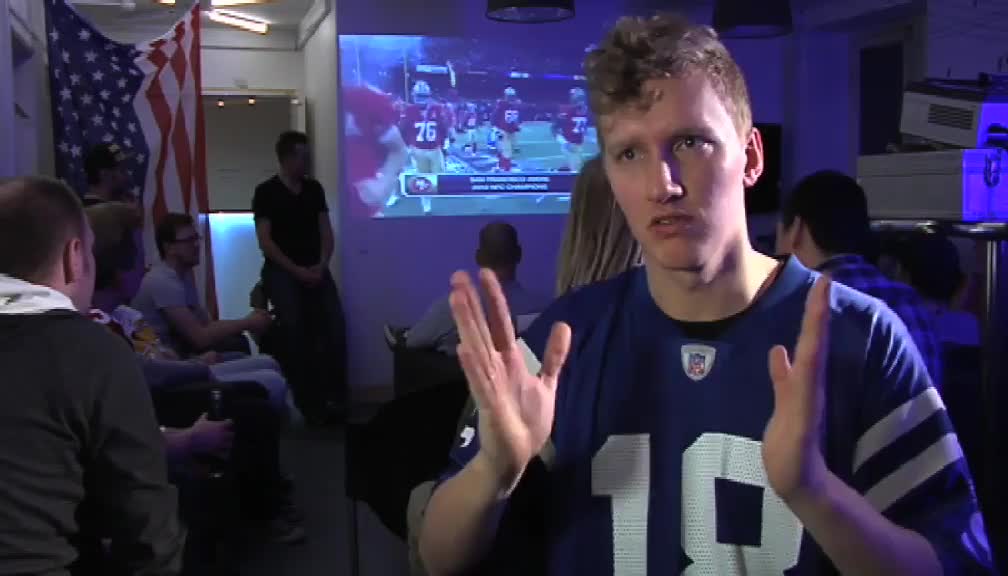 Klik for at se videoen "Super Bowl i Brohusgade"