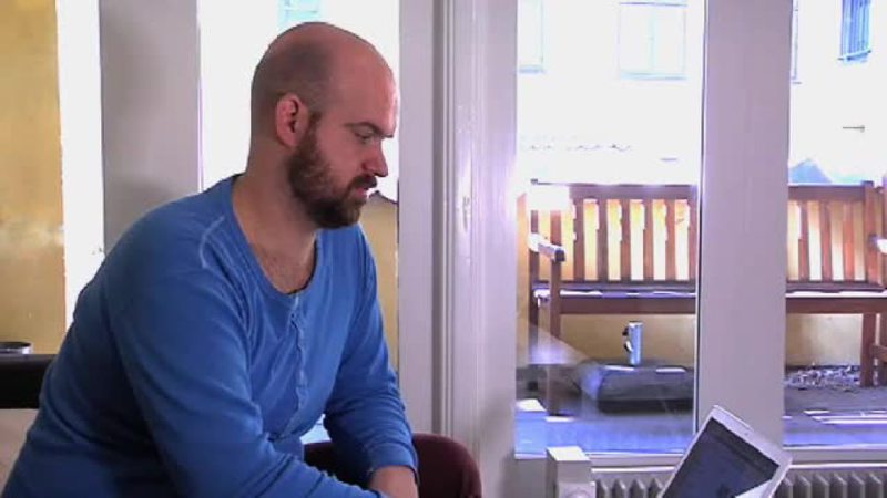 Klik for at se videoen "Couchsurfing: Interview med en erfaren bruger"