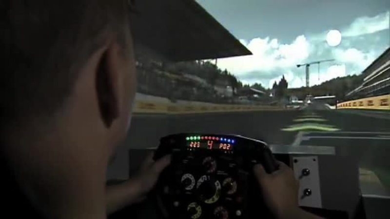 Klik for at se videoen "Adrenalinkick i en simulator"