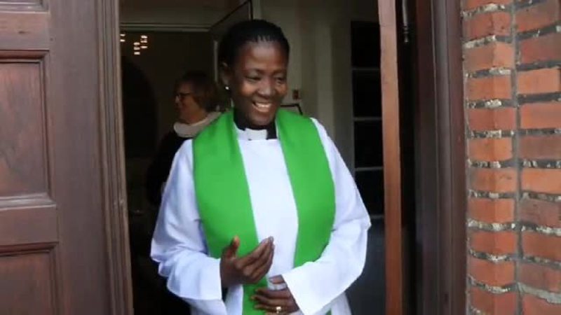 Klik for at se videoen "Ruth Ulea i Døves Kirke"
