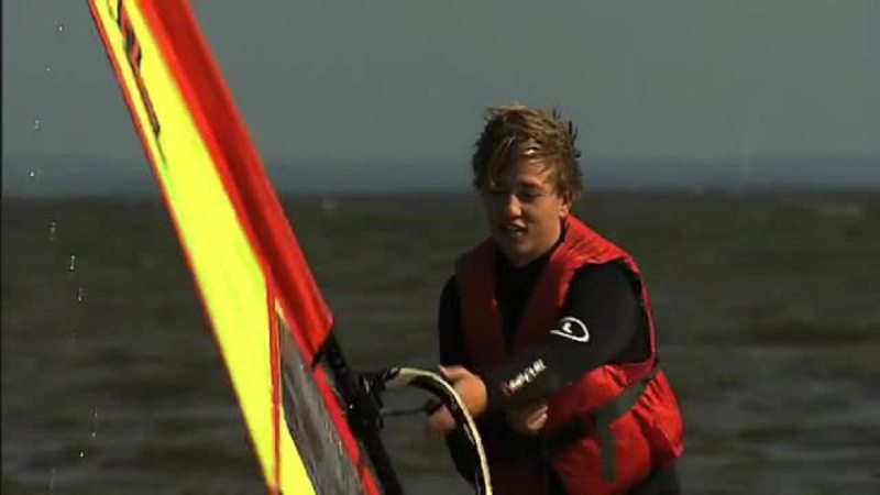 Klik for at se videoen "Adrenalinkick ved windsurfing"