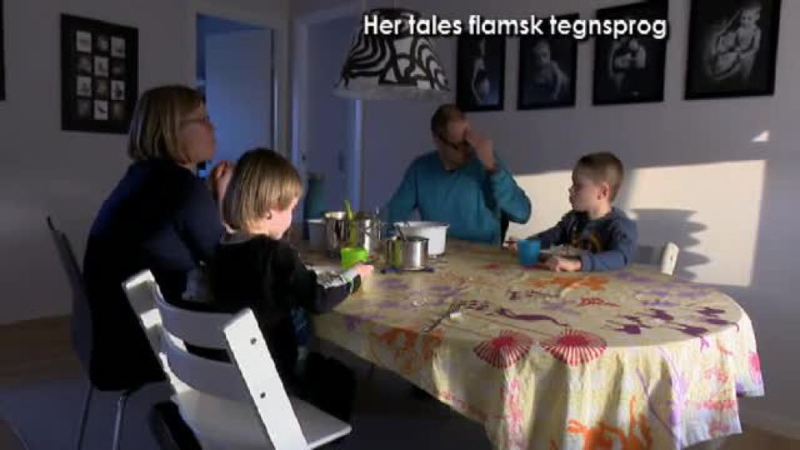 Klik for at se videoen "Tresproget familie"