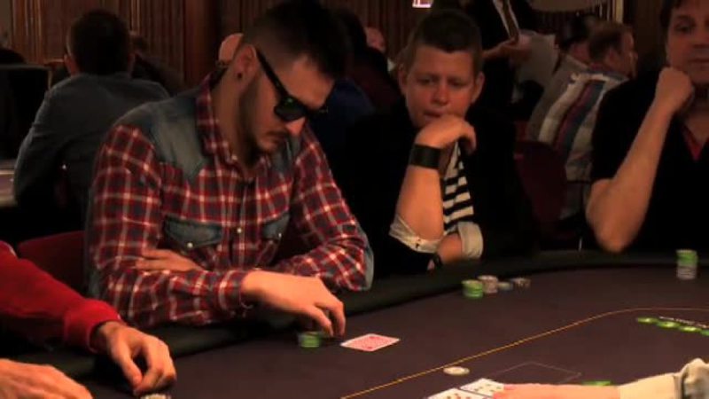 Klik for at se videoen "Pokerturnering"