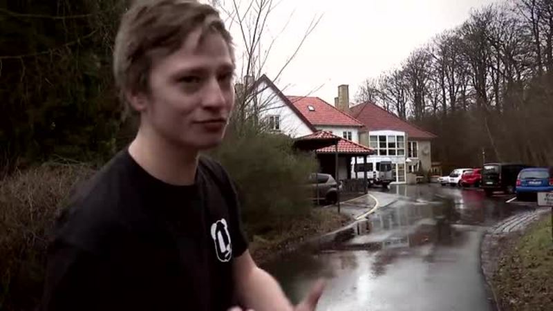 Klik for at se videoen "Benjamin går backstage på Egebækhus"