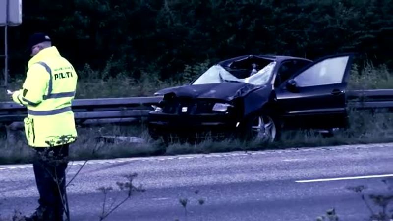 Klik for at se videoen "Stenkast på motorvej"