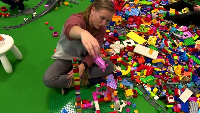 Klik for at se videoen "Legoworld"