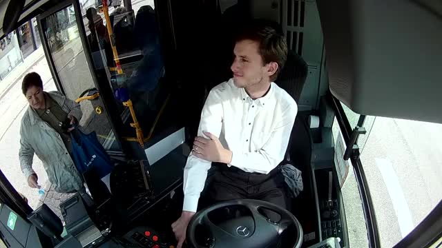 Klik for at se videoen "Frank er døv og buschauffør på linje 4A"