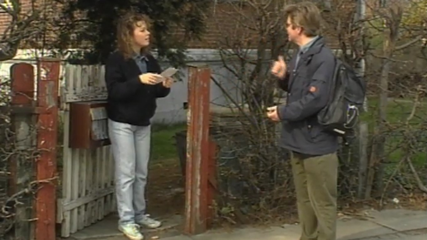 Klik for at se videoen "Video-avisen 1. april 1990"