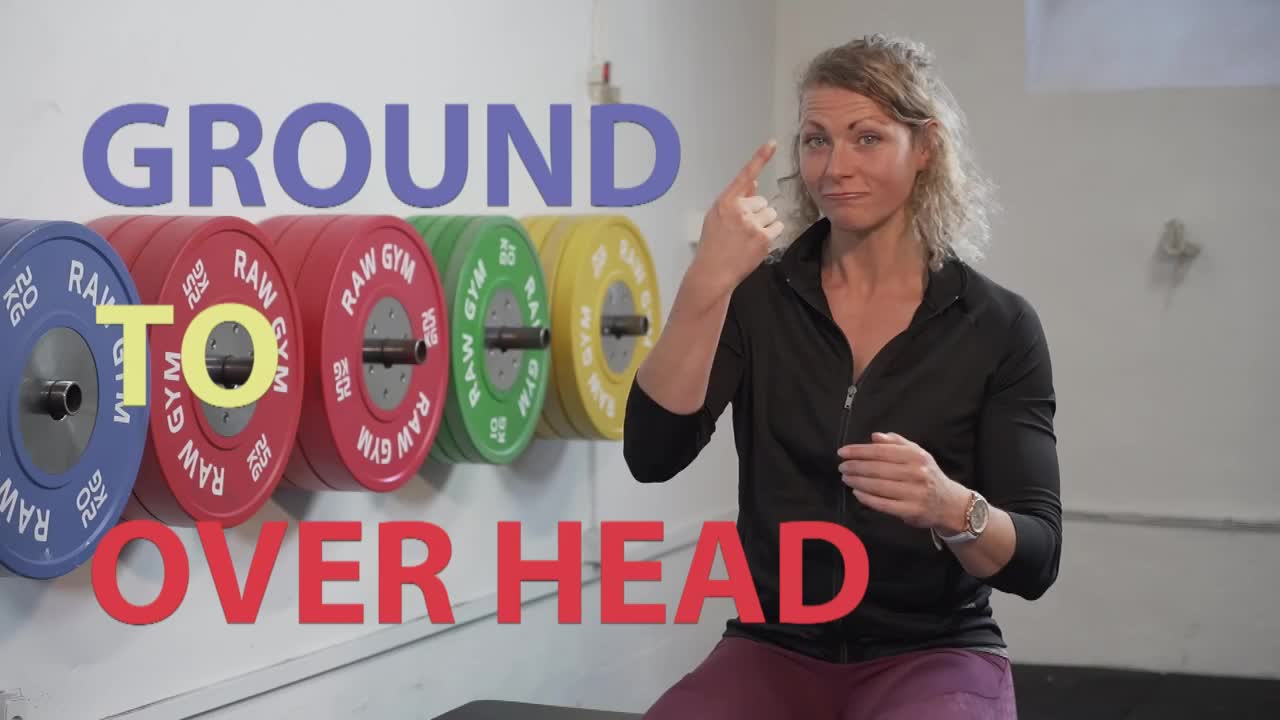 Klik for at se videoen "Fitnessøvelse: Ground to overhead"