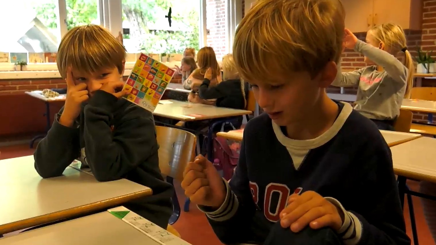 Klik for at se videoen "Snekkersten Skole fejrer international tegnsprogsdag"