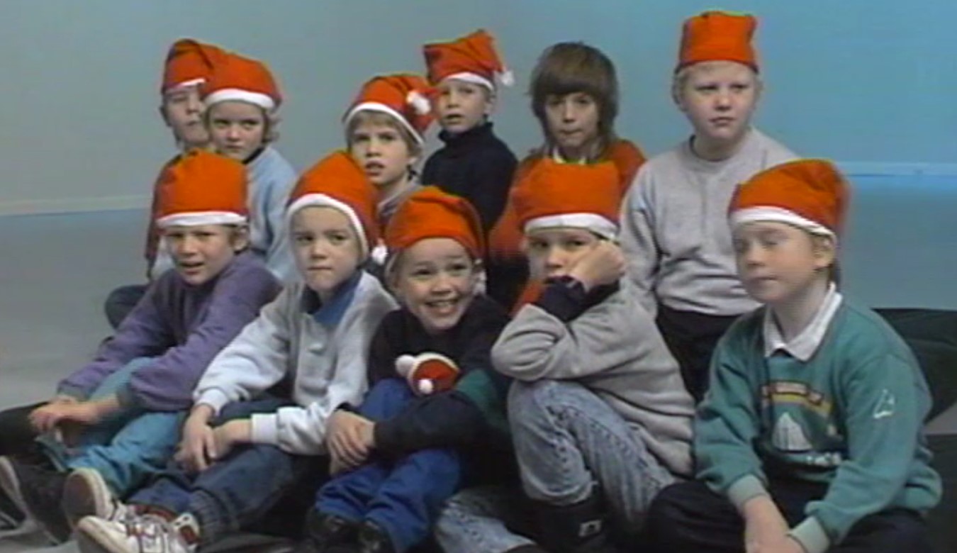 Klik for at se videoen "Video-avisen 15. december 1988"
