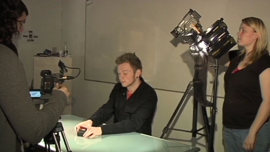 Klik for at se videoen "Hele Tidens Tegn den 13. juni 2009"